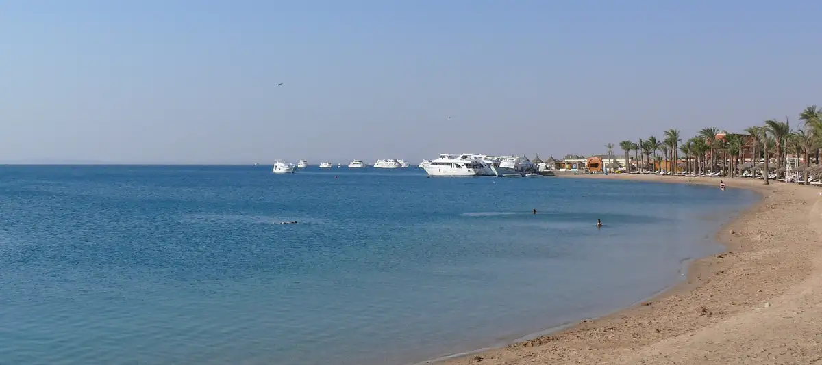 شاطئ الغردقة في الصباح